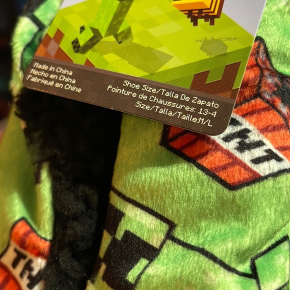 Minecraft Creeper TNT Snuggle Toes Slipper Socks - Picture 9 of 15